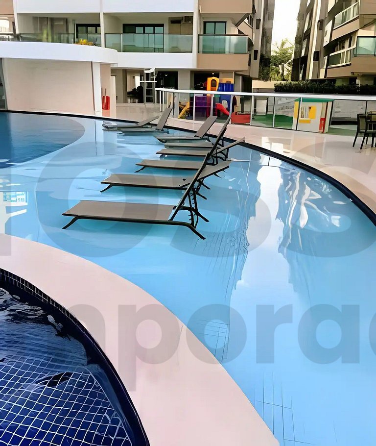 Piscina, Suíte e Vista • Apto 2Q • A 1 min da Praia