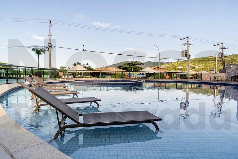 Piscina, Suíte e Vista • Apto 2Q • A 1 min da Praia