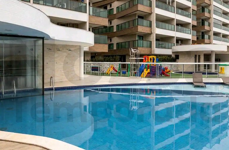 Piscina, Suíte e Vista • Apto 2Q • A 1 min da Praia