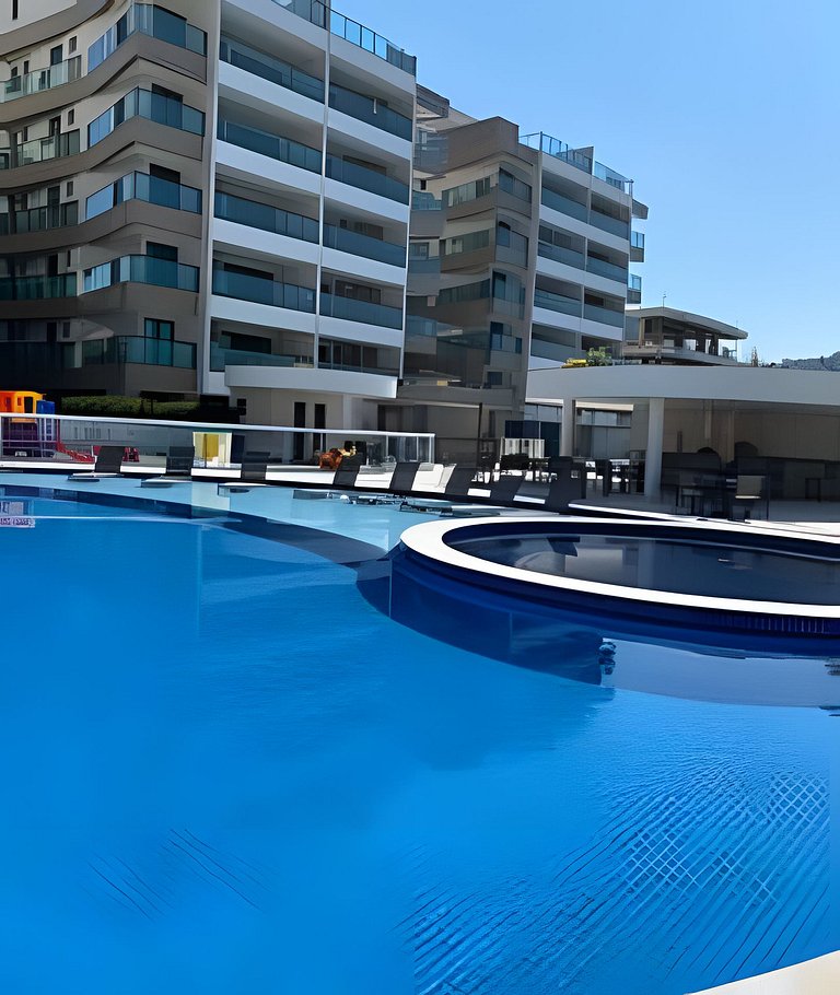 Cobertura Pé na Areia com 3 suítes c/ Piscina e churrasqueir