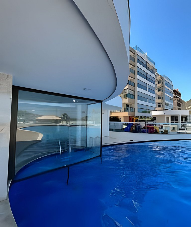 Cobertura Pé na Areia com 3 suítes c/ Piscina e churrasqueir