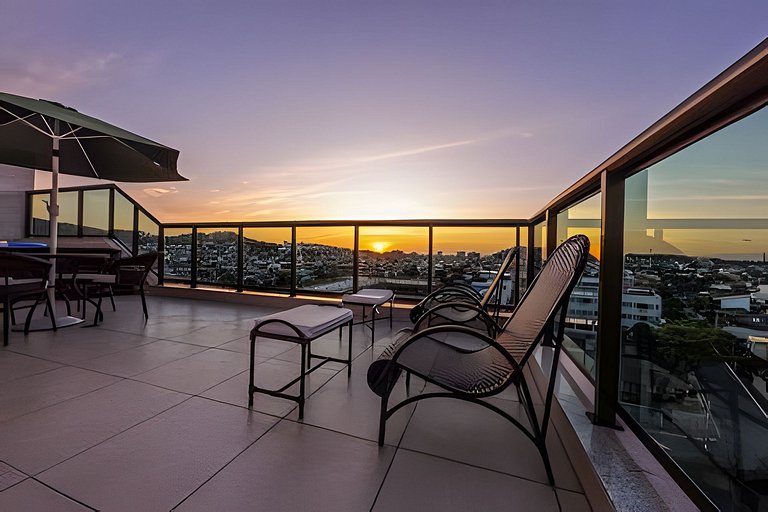 Cobertura Pé na Areia com 3 suítes c/ Piscina e churrasqueir