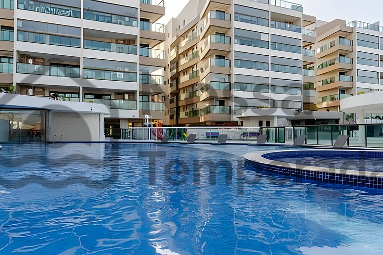 50 m da praia- Vista mar, piscina e churrasqueira