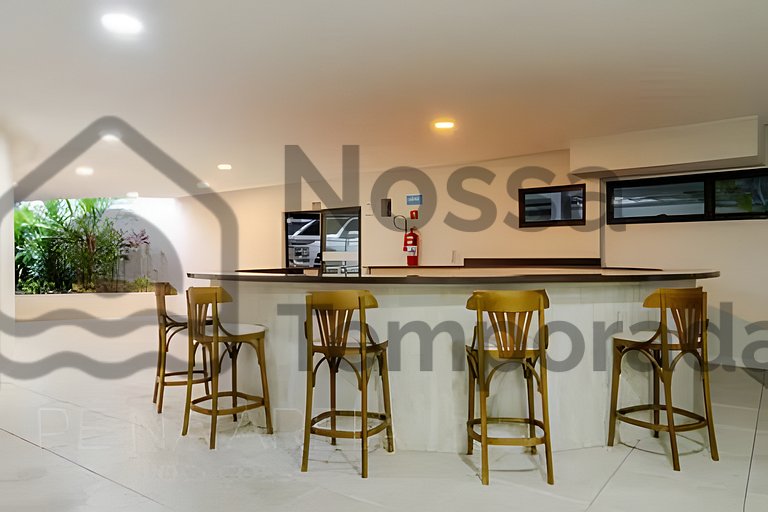 50 m da praia- Vista mar, piscina e churrasqueira