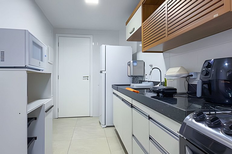 Seaside apartment at Praia dos Anjos — Ocean view, pool and