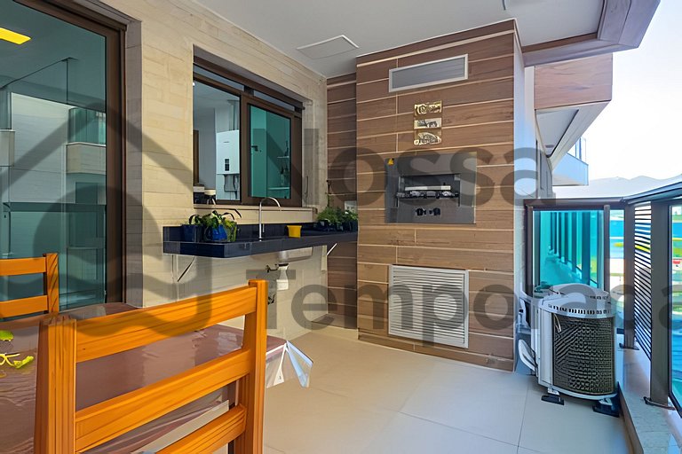 50 m da praia- Vista mar, piscina e churrasqueira