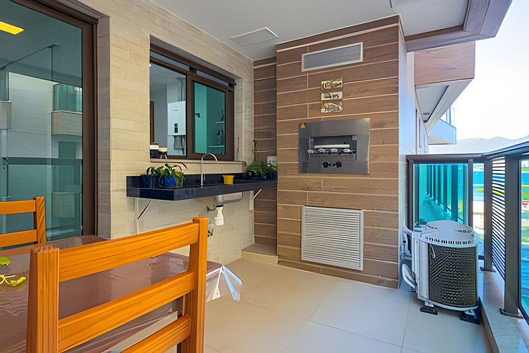 Seaside apartment at Praia dos Anjos — Ocean view, pool and
