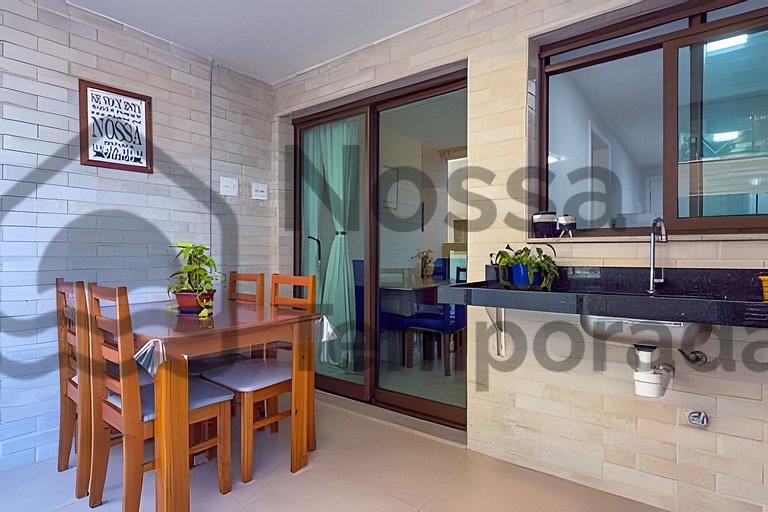 50 m da praia- Vista mar, piscina e churrasqueira