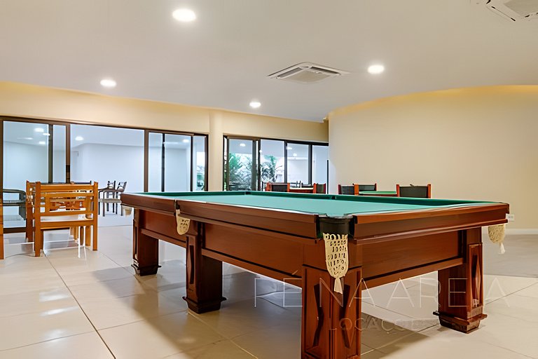 Apartamento moderno en Praia dos Anjos con parrilla