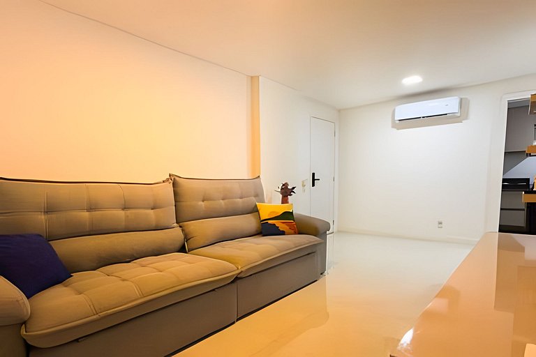 Apartamento moderno en Praia dos Anjos con parrilla