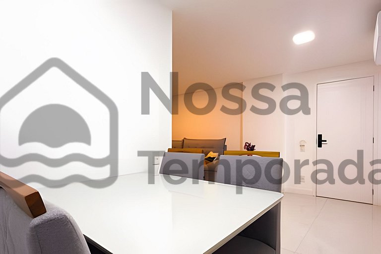 Apto 50m Praia dos Anjos - Piscina e Churrasqueira