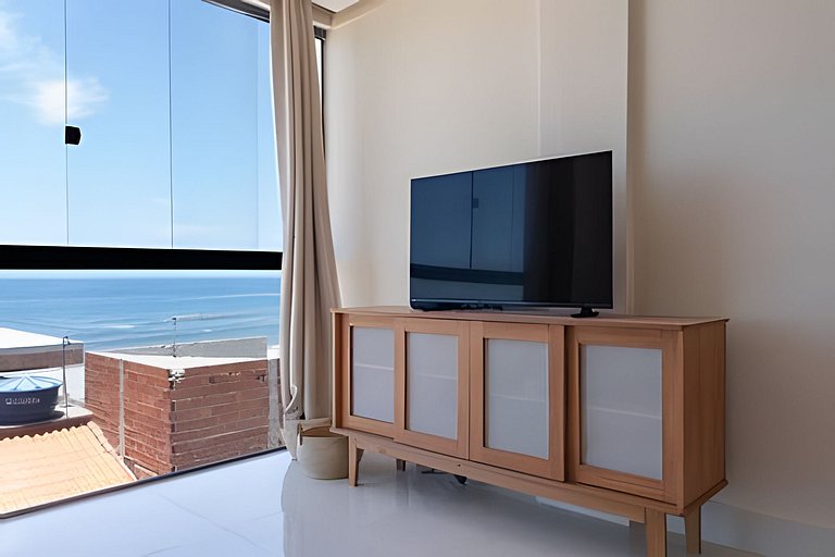 Penthouse in Figueira with Private Pool and Family Space