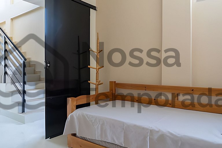 Cobertura com piscina c/ 2 quartos próximo a lagoa