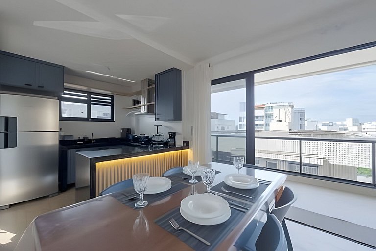 NEW- 2 master suites 600m from the beach