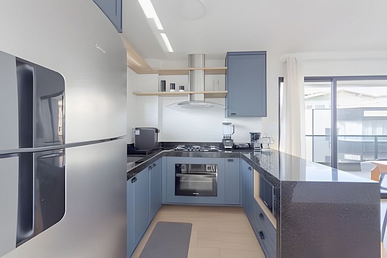 NEW- 2 master suites 600m from the beach